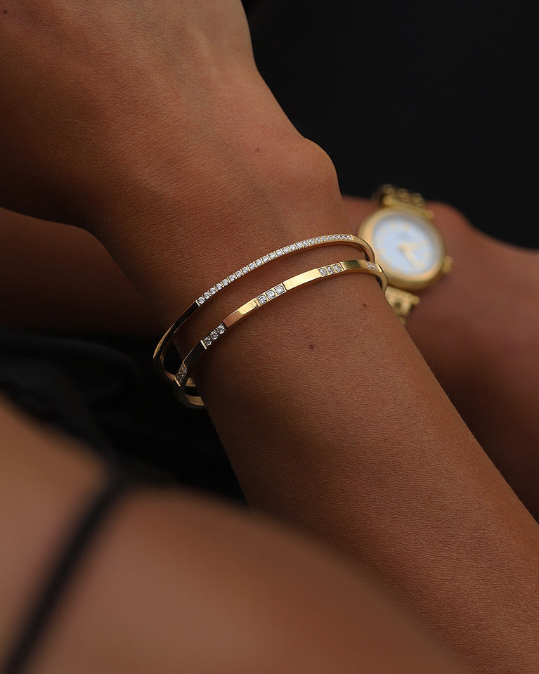A Bangle in 14k gold-plated 316L stainless steel from Waldor & Co. One size. The model is Bliss Bangle Polished.