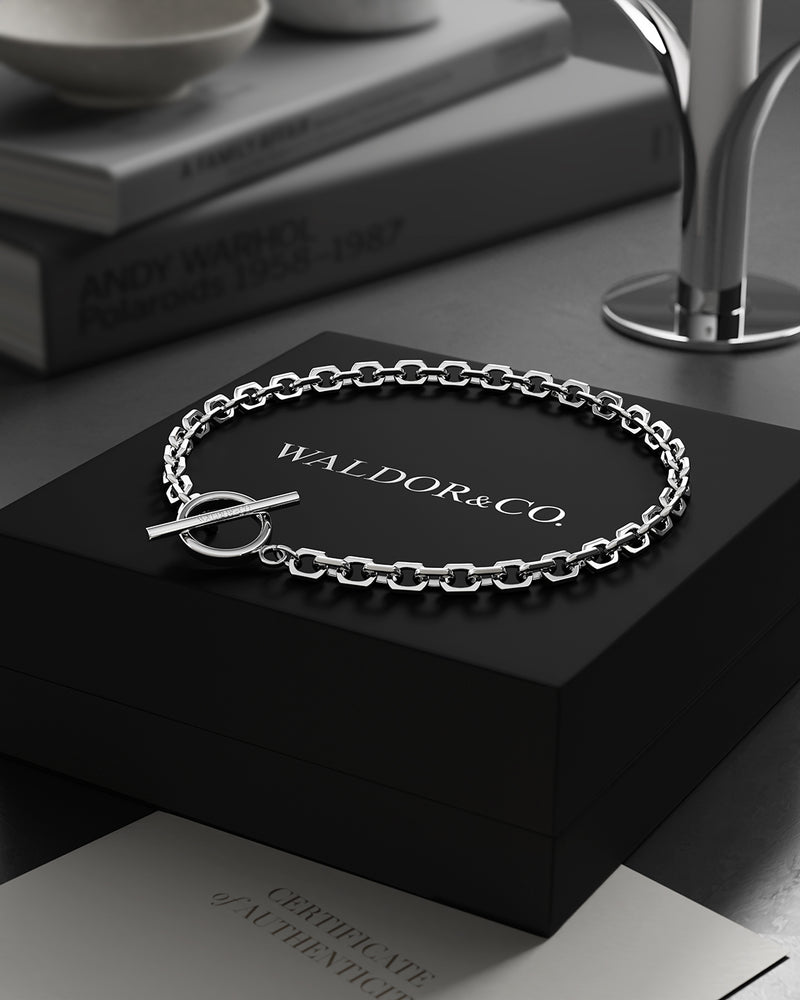 T-bar Chain Bracelet in Sterling Silver from Waldor & Co. The model is Azur Chain Polished.