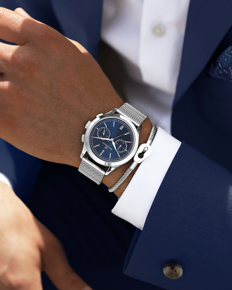 A round mens watch in rhodium-plated silver from Waldor & Co. with blue sunray dial and a second hand. Seiko movement. The model is Chrono 39 Sardinia 39mm.