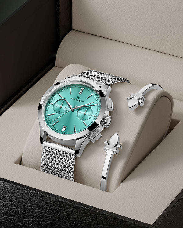 A round mens watch in rhodium-plated silver from Waldor & Co. with turquoise sunray dial and a second hand. Seiko movement. The model is Chrono 39 Sardinia 39mm.