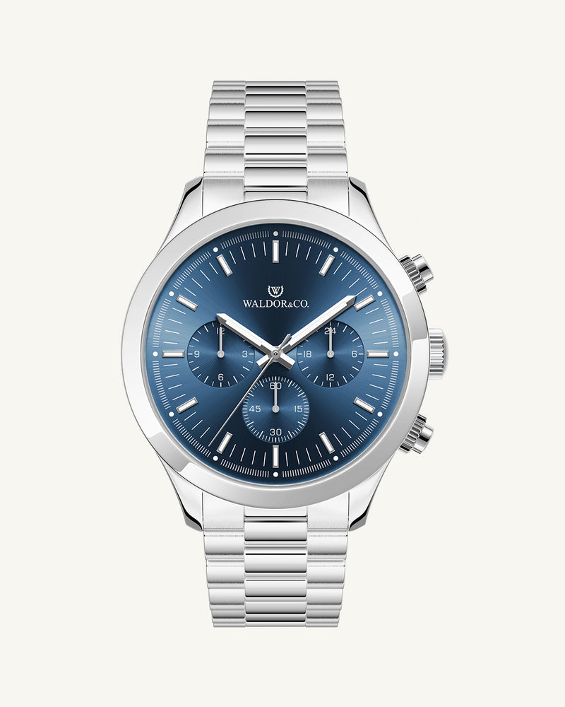 A round mens watch in rhodium-plated silver from Waldor & Co. with blue sunray dial and a second hand. Seiko movement. The model is Chrono 44 Como 44mm.