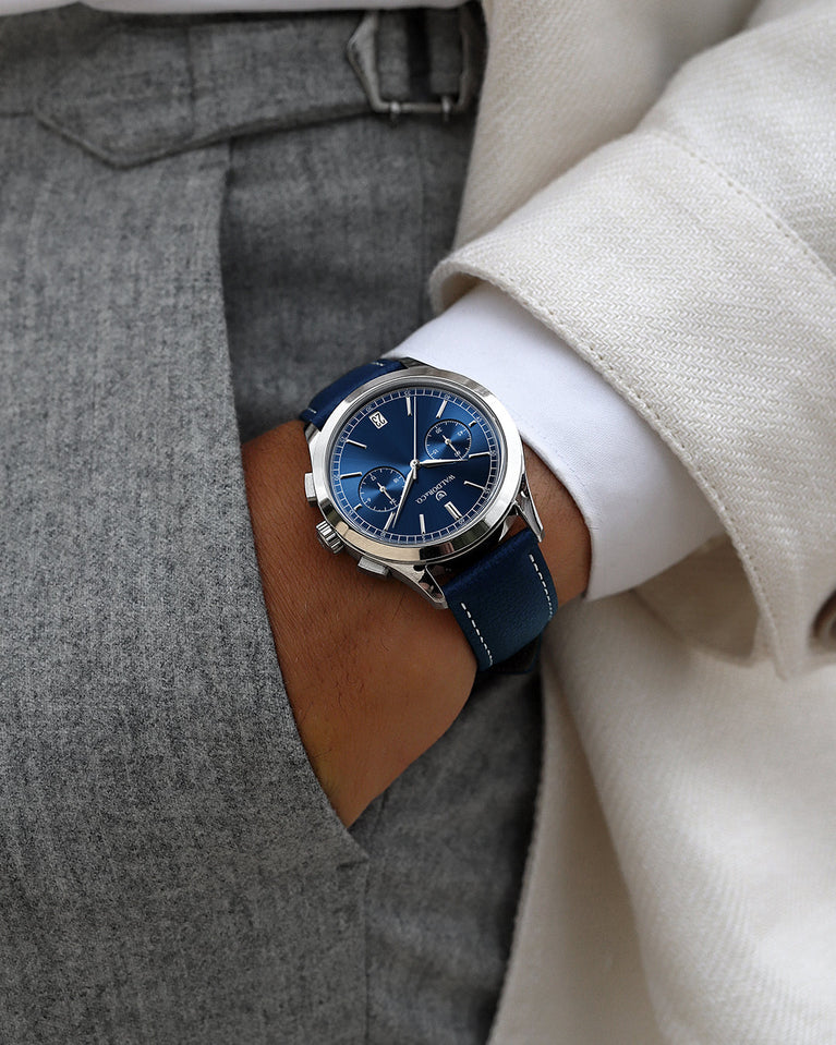  A round mens watch in rhodium-plated silver from Waldor & Co. with blue sunray dial and a second hand. Seiko movement. The model is Chrono 44 Sardinia 44mm.