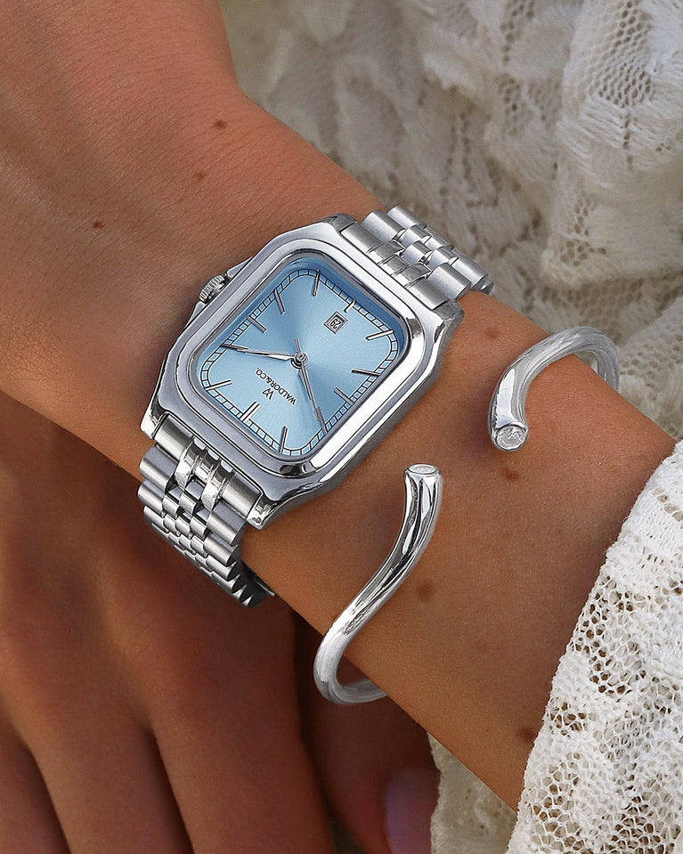  A square womens watch in 316L stainless steel from Waldor & Co. with blue Diamond Cut Sapphire Crystal glass dial. Seiko movement. The model is Delight 32 Chelsea