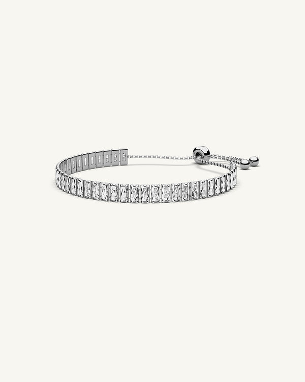 1080 × 1350px  A Chain Bracelet in polished Silver plated-316L stainless steel from Waldor & Co. The model is Talia Diamond Chain Polished.