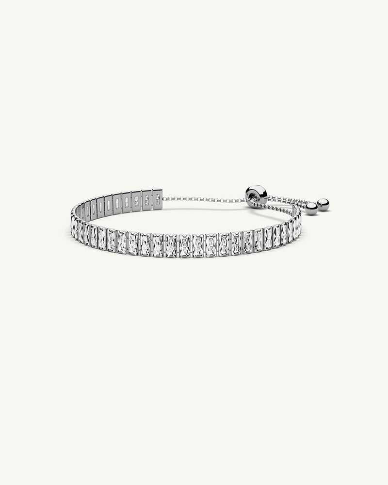 1080 × 1350px  A Chain Bracelet in polished Silver plated-316L stainless steel from Waldor & Co. The model is Talia Diamond Chain Polished.