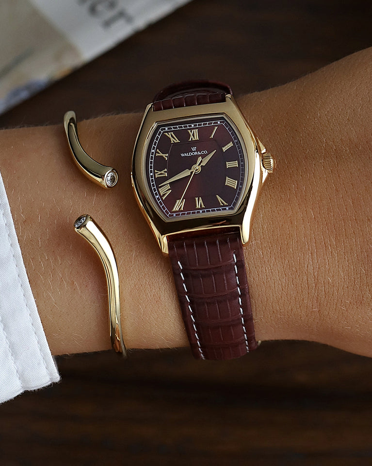 A square womens watch in 22k gold plated 316L stainless steel from Waldor & Co. with domed mineral glass dial. Seiko movement. The model is Constant 36 Laglio.